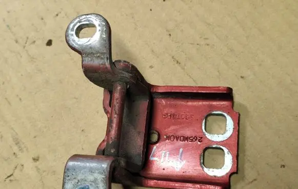 Chrysler PT Cruiser Rear door lower hinge 85574F