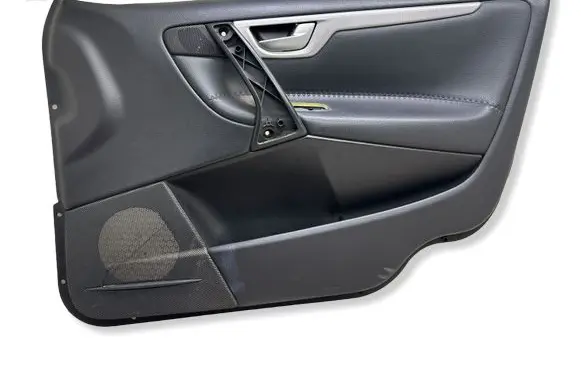 Volvo XC70 Front door card panel trim 39990680