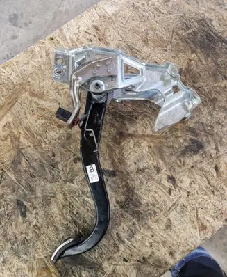 Opel Zafira B Accelerator throttle pedal 13208423