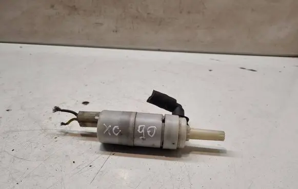 Volvo XC90 Headlight washer pump 