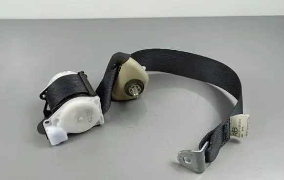 Mitsubishi Outlander Rear seatbelt 39917