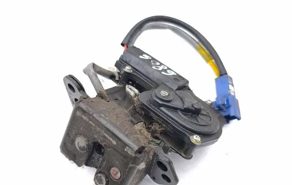 Toyota Avensis T250 Loading door lock 