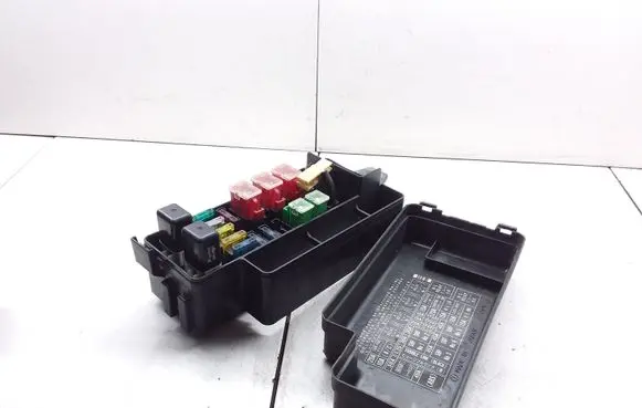 Subaru Legacy Relay mounting block 