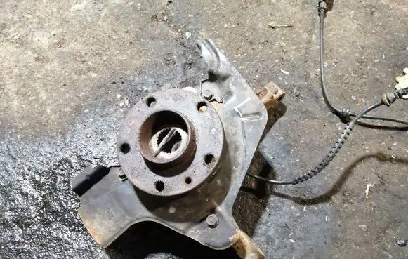 Fiat 500L Front wheel hub