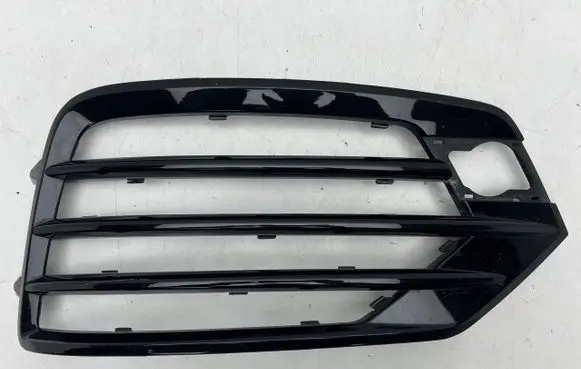 Audi Q3 8U Front bumper lower grill 8U0807682K