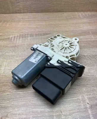 Volkswagen PASSAT B6 Rear door window regulator motor 1K0959703F 974197104