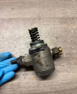 Volkswagen Touran I Fuel injection high pressure pump 03C026E 030127026E 170910