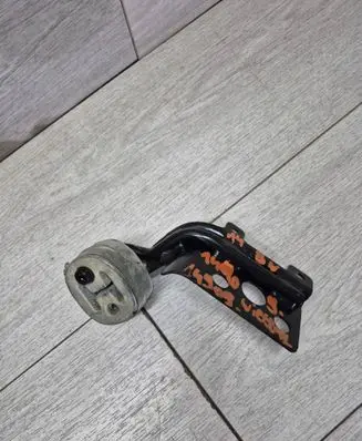 Audi A4 S4 B9 Muffler mount bracket/holder 8W0253144F