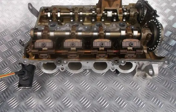 BMW X3 G01 Engine head 9894128 989412803
