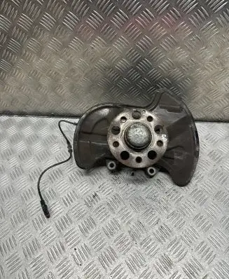 Mercedes-Benz SLK R172 Front wheel hub A2043320201