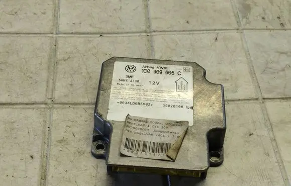 Volkswagen PASSAT B5.5 Airbag control unit/module 1C0909605C 5WK43130 39020106H