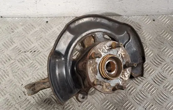 Toyota Avensis T270 Front wheel hub 4355002020 4321205090