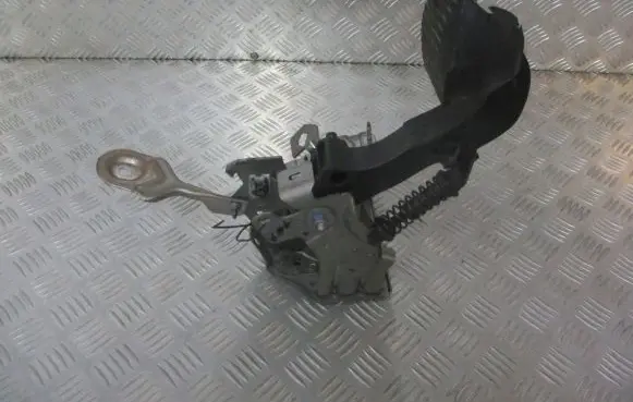 Peugeot 307 Brake pedal