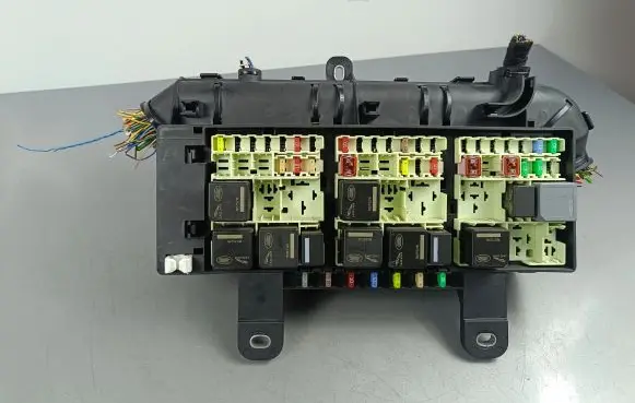 Jaguar F-Pace Fuse module