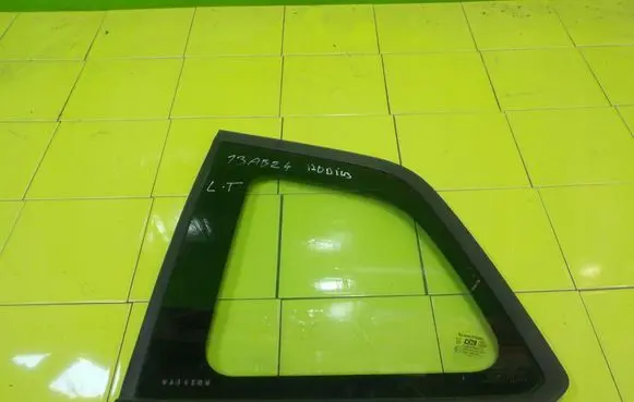 SsangYong Rodius Front triangle window/glass 