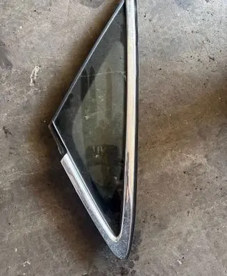 BMW 2 F45 Front triangle window/glass 43R001735 E000137 DOT782M540AS2