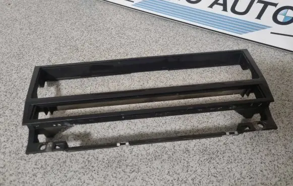 Radio/GPS head unit trim