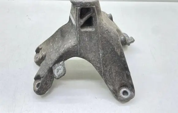 Audi A6 S6 C6 4F Engine mounting bracket