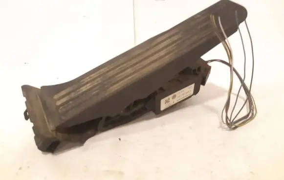 Volkswagen PASSAT B6 Accelerator throttle pedal 1K1721503L 6PV00860000