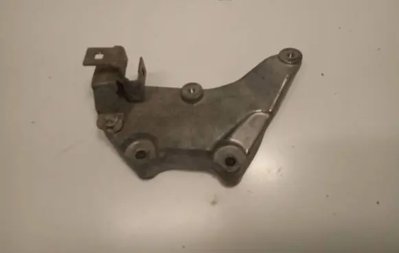 Mercedes-Benz GLC C253 Engine mounting bracket A6510940039 113870106