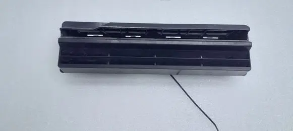 Quarter panel pressure vent