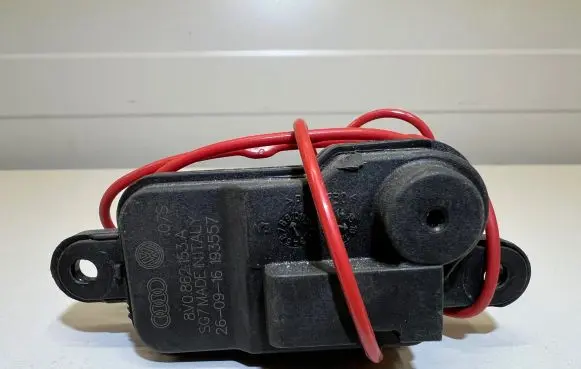 Audi A3 S3 8V Fuel tank cap lock motor 8v0862153A