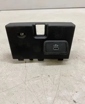 BMW M3 G80 USB socket connector 106038803C 584507 5116807232
