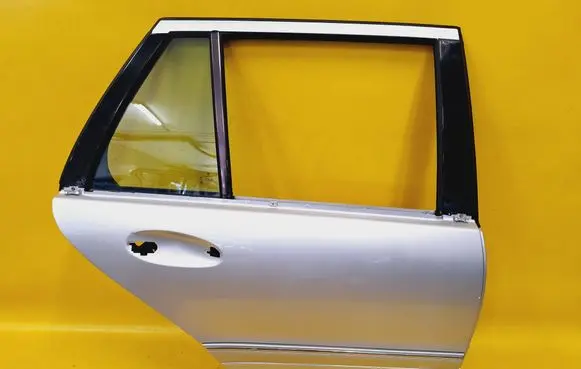 Mercedes-Benz C W203 Front door