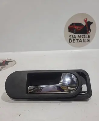 Volkswagen Golf Plus Front door interior handle CZVG5 5M0837198