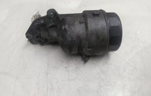 Oil filter mounting bracket