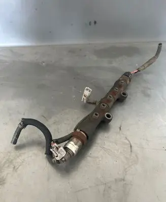 Toyota Avensis T250 Fuel distributor 
