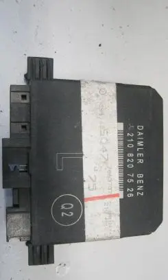 Mercedes-Benz E W210 Door control unit/module 2108207526
