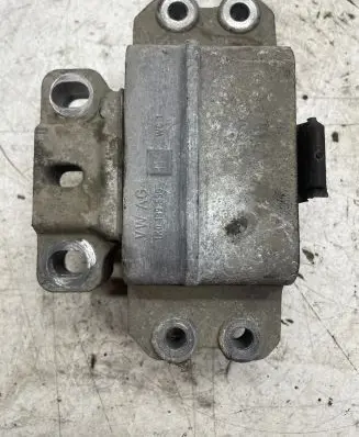 Skoda Octavia Mk2 (1Z) Engine mount bracket 1K0199555