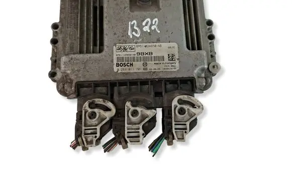 Ford Focus Engine control unit/module 6M5112A650NB 0281011701