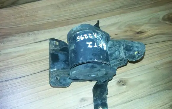 Hyundai Getz Engine mount bracket 218361c020