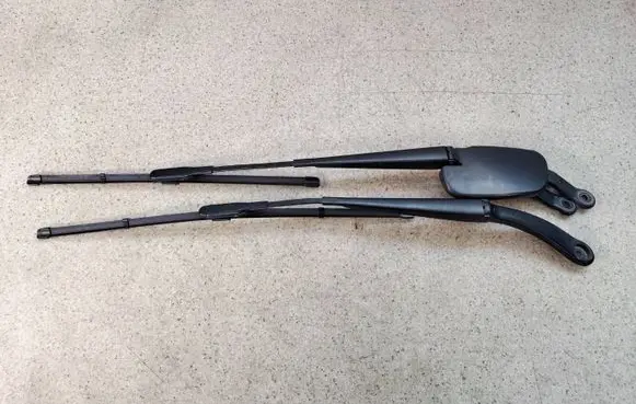Mercedes-Benz CLA C117 X117 W117 Front wiper blade arm A176820014414A A1768200144 A1768200044