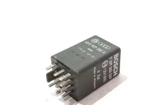 Audi A5 8T 8F Glow plug pre-heat relay 4E0907282A