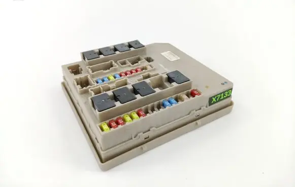 Renault Clio III Fuse module 674658A