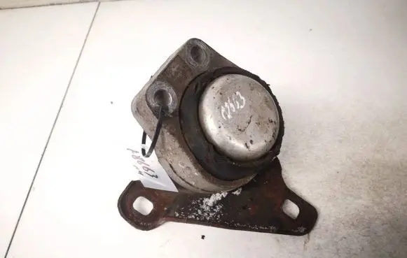 Ford Mondeo Mk III Engine mount bracket