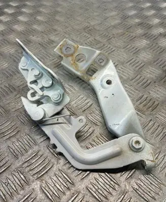 Engine bonnet/hood hinges