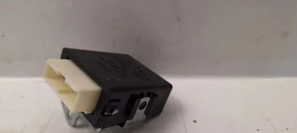 Toyota Auris 150 Window wiper relay 8594002040 4230001071