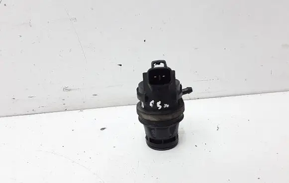 Mazda 3 I Windscreen/windshield washer pump 8603109120