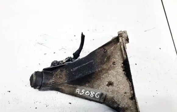 Volkswagen PASSAT B5 Engine mounting bracket 8D0199308L