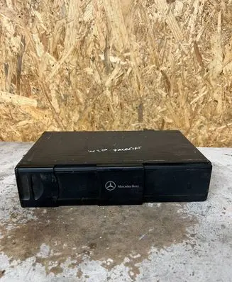 Mercedes-Benz C W203 CD/DVD changer A2038209089 MC3010 020109