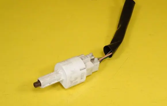 Suzuki Swift I Brake pedal sensor switch