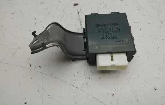 Lexus IS 220D-250-350 Door central lock control unit/module 8597053030