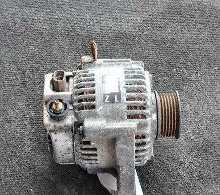 Toyota Corolla Verso E121 Generator/alternator 2706022100