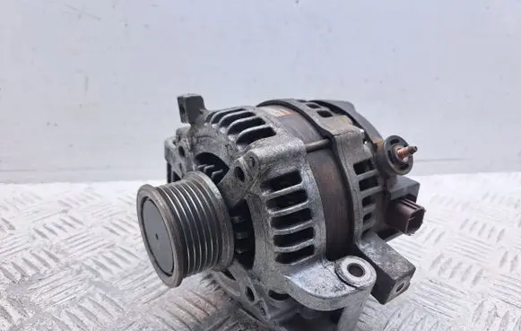 Toyota Corolla Verso AR10 Generator/alternator 270600G011 2741627010