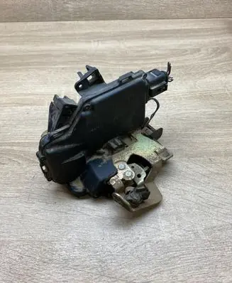 Audi A6 S6 C5 4B Rear door lock 4B0839016E