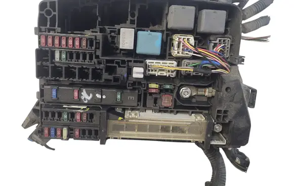 Toyota Auris 150 Fuse box set 7233r0a2